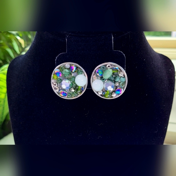 None Jewelry - Green and Silver Beaded Circle Stud Earrings / Clip-on